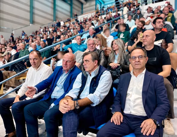 Ένας πρώην κι ένας νυν υπουργός Αγροτικής Ανάπτυξης παρακολούθησαν μαζί τον αγώνα του ΑΣ Καρδίτσας με τον Άρη (ΦΩΤΟ)