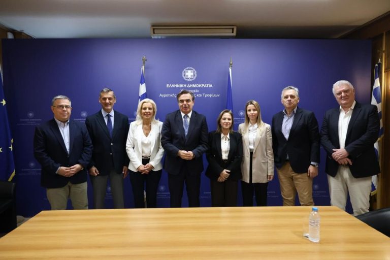 Συνάντηση Σχοινά με γραμματείς Αποκεντρωμένων Διοικήσεων – Αξιοποίηση επιστημονικού δυναμικού για  αντιμετώπιση επιζωοτιών