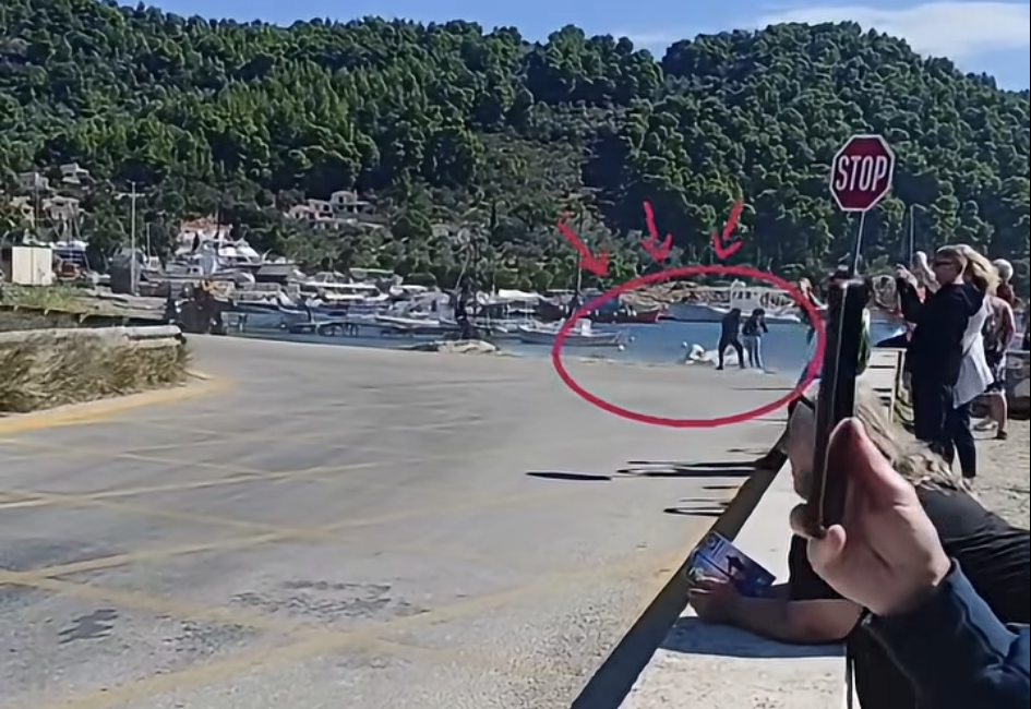 Σκιάθος: Δύο άτομα κατέληξαν στη θάλασσα από τα καυσαέρια αεροσκάφους [βίντεο]