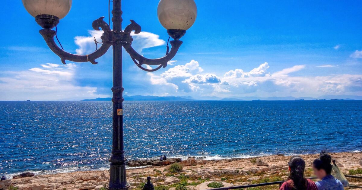 «Διπρόσωπος» ο καιρός της εβδομάδας: «Καλοκαίρι» με 29°C μέχρι την Παρασκευή και βροχές σε δυτικά και βόρεια το ΣΚ