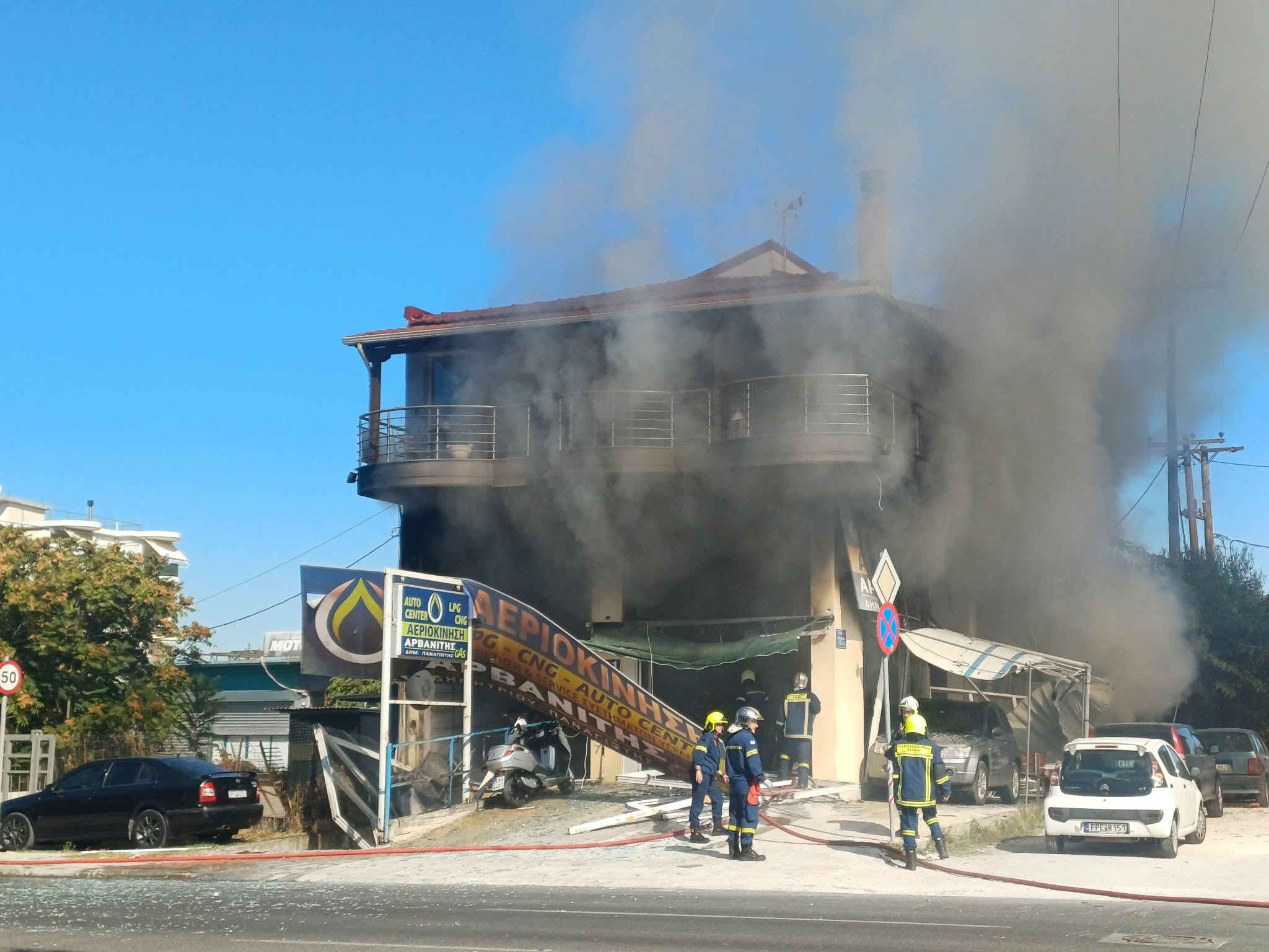 Πανικός  στη Λάρισα  από φωτιά σε συνεργείο υγραεριοκίνησης στην οδό Βόλου – Ακούστηκαν εκρήξεις (ΦΩΤΟ+video)
