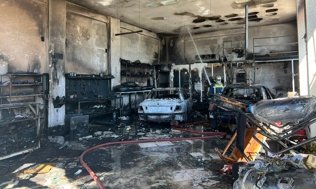 Λάρισα: Τρεις εγκαυματίες εκτός κινδύνου στο ΓΝΛ- Καταστράφηκε ολοσχερώς το συνεργείο