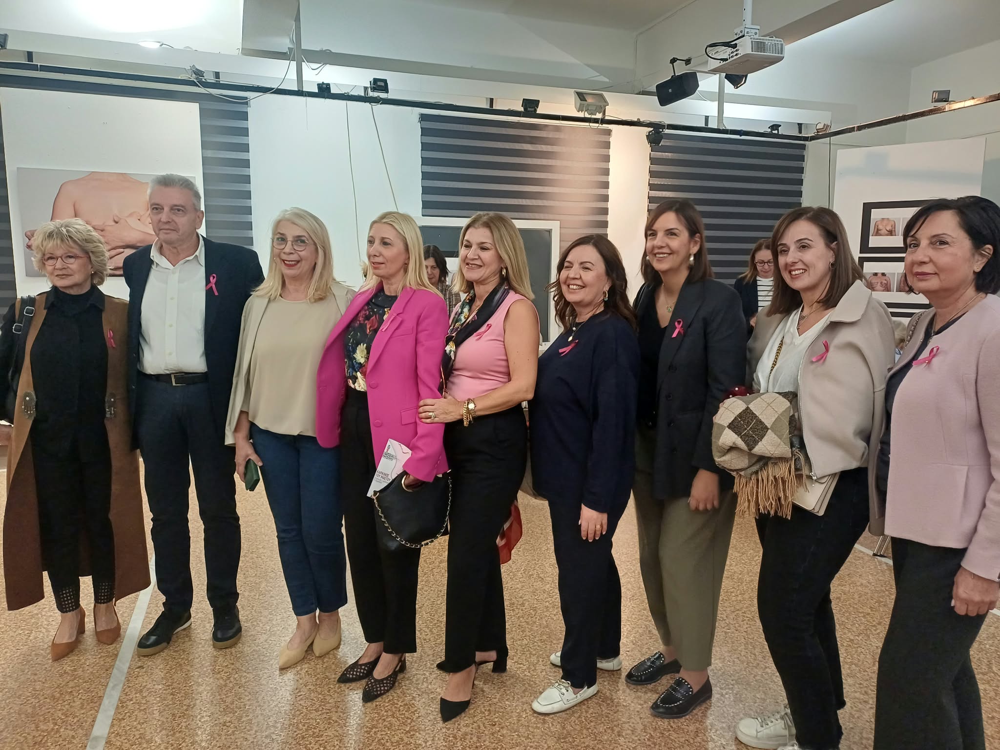 «boobs – art for awareness» στη Λάρισα: Όταν η τέχνη μιλά ανοιχτά για το σώμα και τον καρκίνο του μαστού (ΦΩΤΟ)