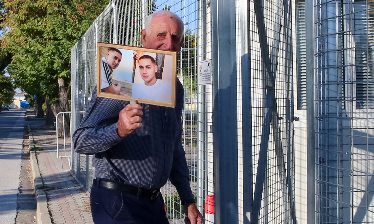 Τέμπη: «Αναγνώρισα τη φωνή του παιδιού μου στα ηχητικά – Ξαναζούσα τον θάνατό του»