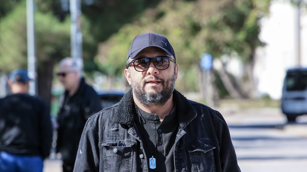 Δίκη για Τέμπη: Λιποθύμησε και αποχώρησε με φορείο ο Πάνος Ρούτσι
