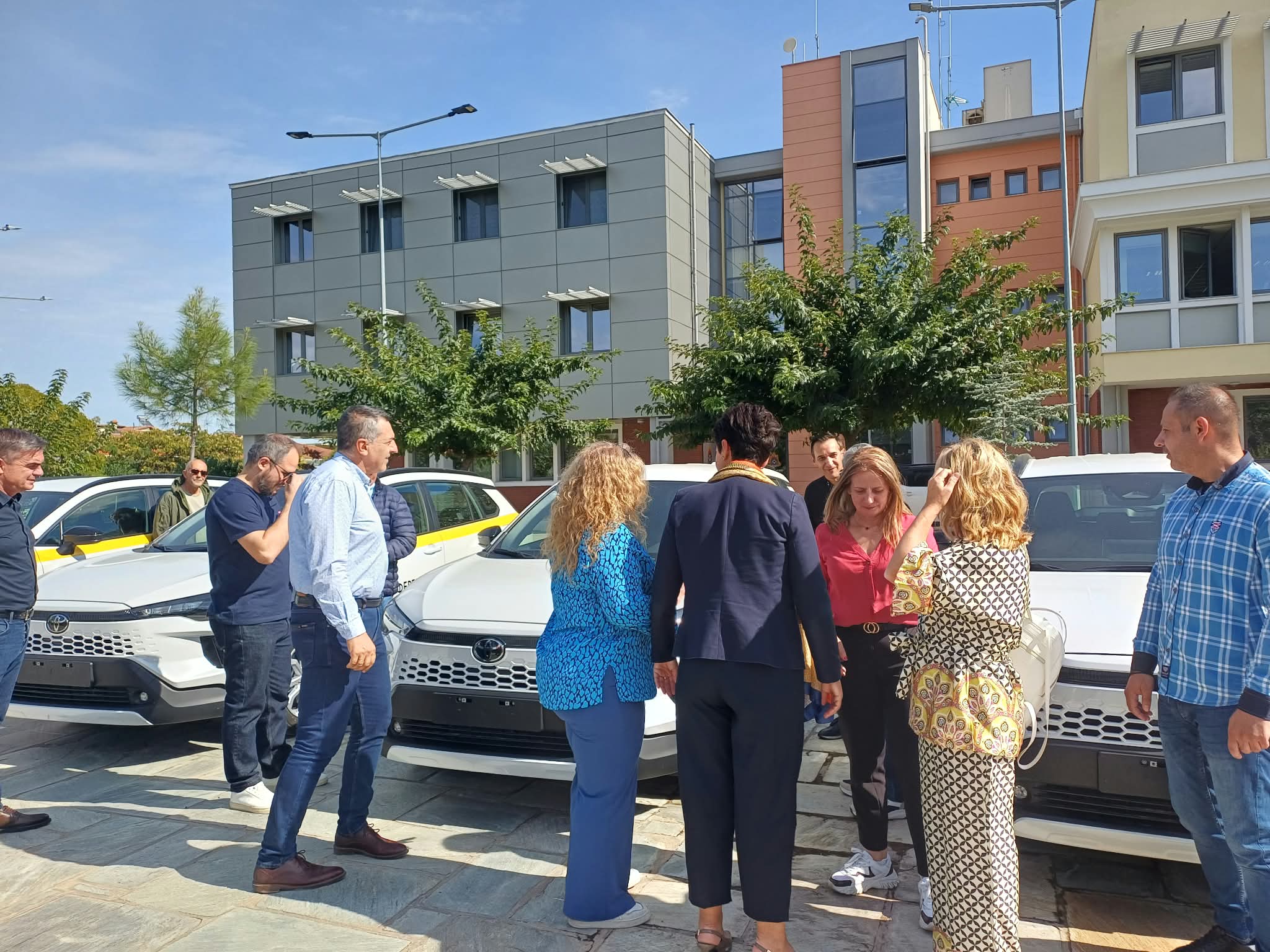 Η Περιφέρεια Θεσσαλίας ανανεώνει τον στόλο της με πέντε νέα υπηρεσιακά οχήματα (ΦΩΤΟ)
