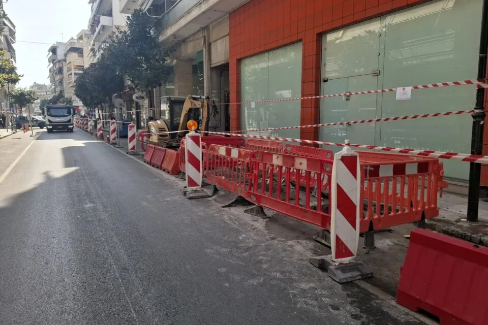 Μόλις έναν μήνα μετά την ασφαλτόστρωση, ξανασκάβουν την Παναγούλη για οπτικές ίνες!