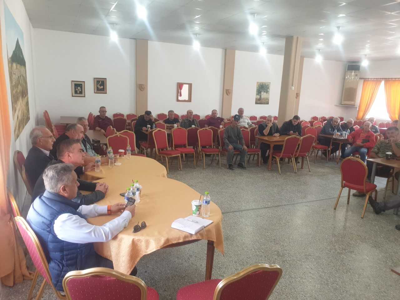 Στο Δομένικο Ελασσόνας η Αντιπεριφέρεια Πρωτογενούς Τομέα για τις ζημιές στα αμύγδαλα από το χαλάζι του Ιουλίου