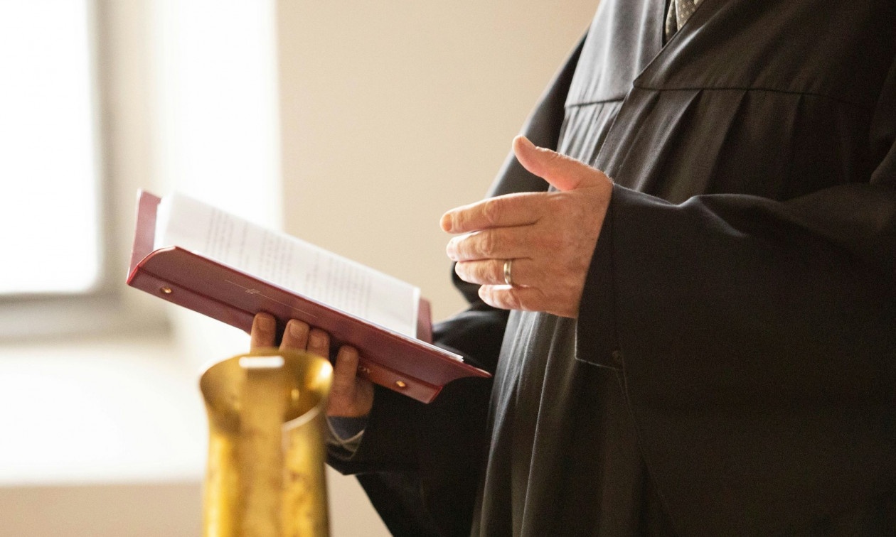 Γρεβενά: Στο αυτόφωρο σήμερα ο 68χρονος ιερέας που κατηγορείται για revenge porn