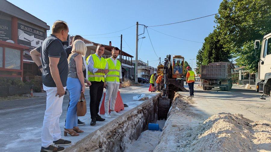 Λάρισα: Γιατί ξηλώθηκε ξανά η άσφαλτος στην Παναγούλη – Ποιος θα αποκαταστήσει τον δρόμο; (βίντεο)