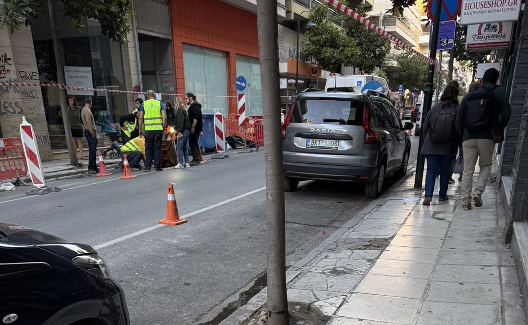 Λάρισα: Γιατί ξηλώθηκε ξανά η άσφαλτος στην Παναγούλη – Ποιος θα αποκαταστήσει τον δρόμο; (βίντεο)