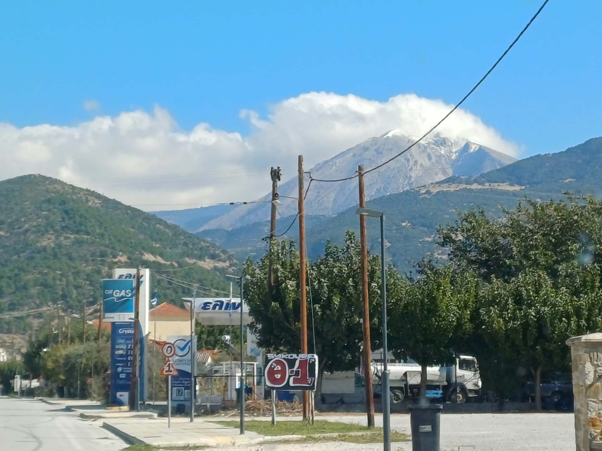 Τα πρώτα χιόνια στον Κίσσαβο – Το βουνό φόρεσε τα λευκά και προμηνύει τον χειμώνα (ΦΩΤΟ)