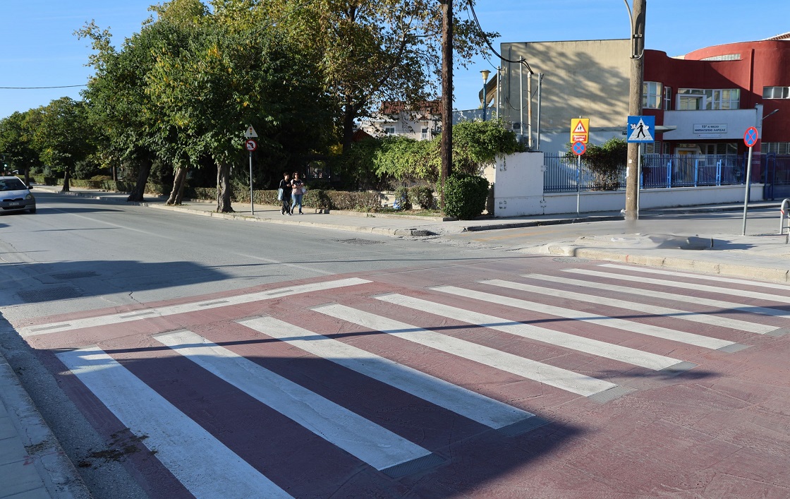 Δήμος Λαρισαίων: Νέα εποχή για την ασφαλή μετακίνηση των πεζών - «Έξυπνες» διαβάσεις σε 25 σημεία-κλειδιά γύρω από σχολεία
