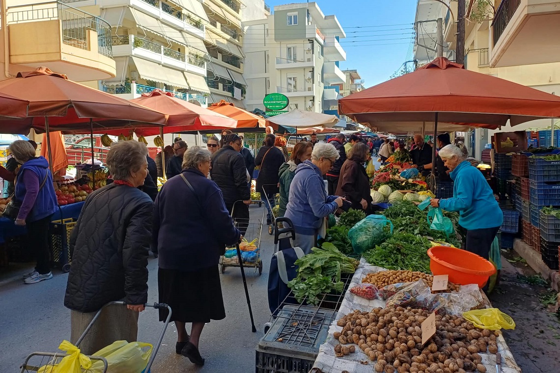 Λαϊκή αγορά Λάρισας: Μισθοί και συντάξεις φτάνουν για τις πρώτες 15 ημέρες – Επανήλθε το «τεφτέρι»