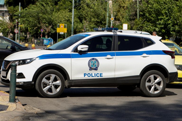 Καρδίτσα: Συλλήψεις τριών νεαρών για απάτη – Έπειθαν τα θύματα να παραδίδουν χρήματα και κοσμήματα