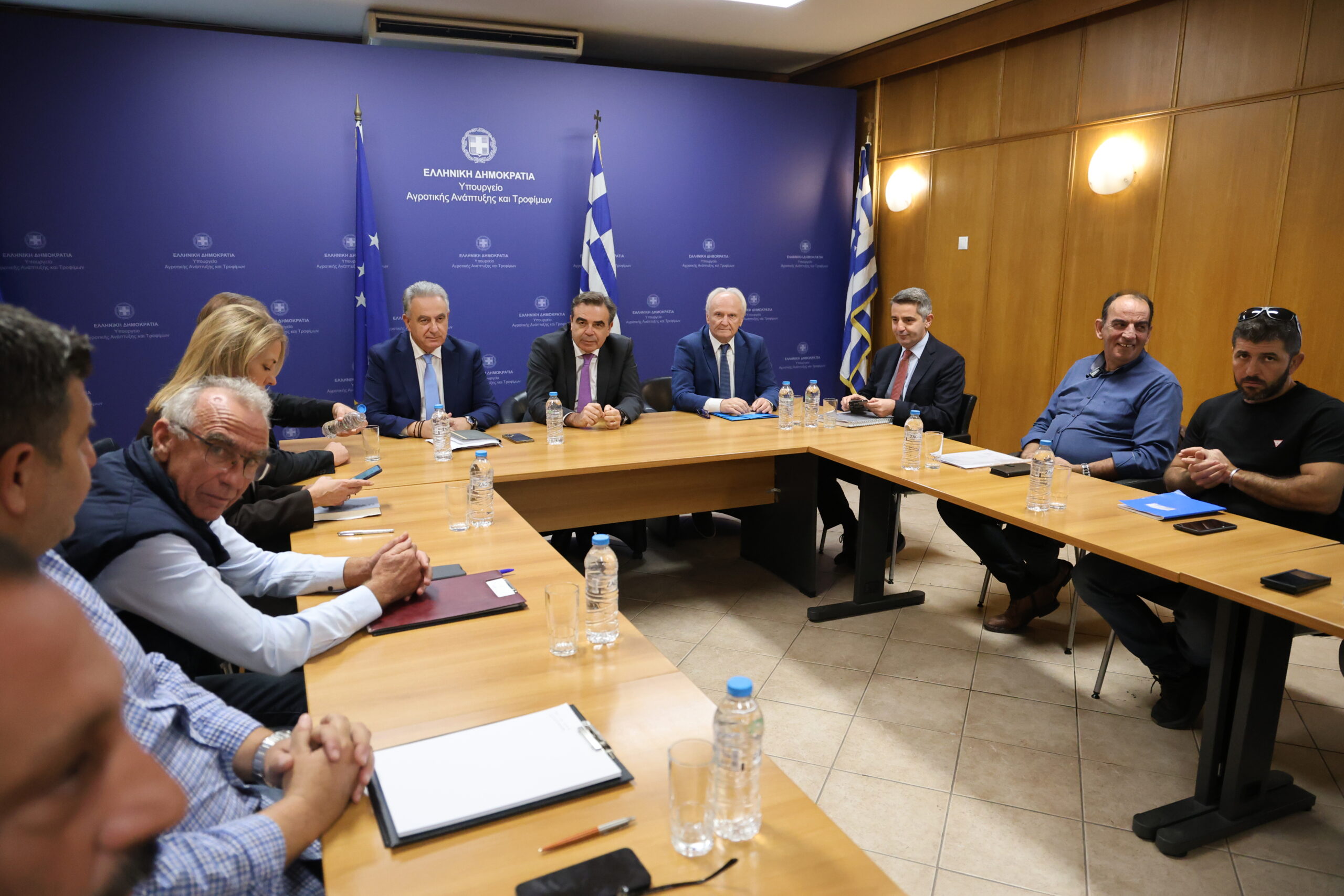 Κ.Τζέλλας μετά τη συνάντηση ΠΕΜ- κυβερνητικού κλιμακίου: Τέλος Νοέμβρη η πρώτη προκαταβολή του «τσεκ» (ΦΩΤΟ)