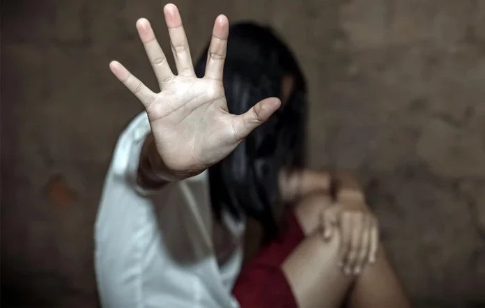 Ισόβια για τον εφιάλτη που έζησε ανήλικη σε Μαγνησία και Λάρισα – Τη βίαζε ο θετός πατέρας της