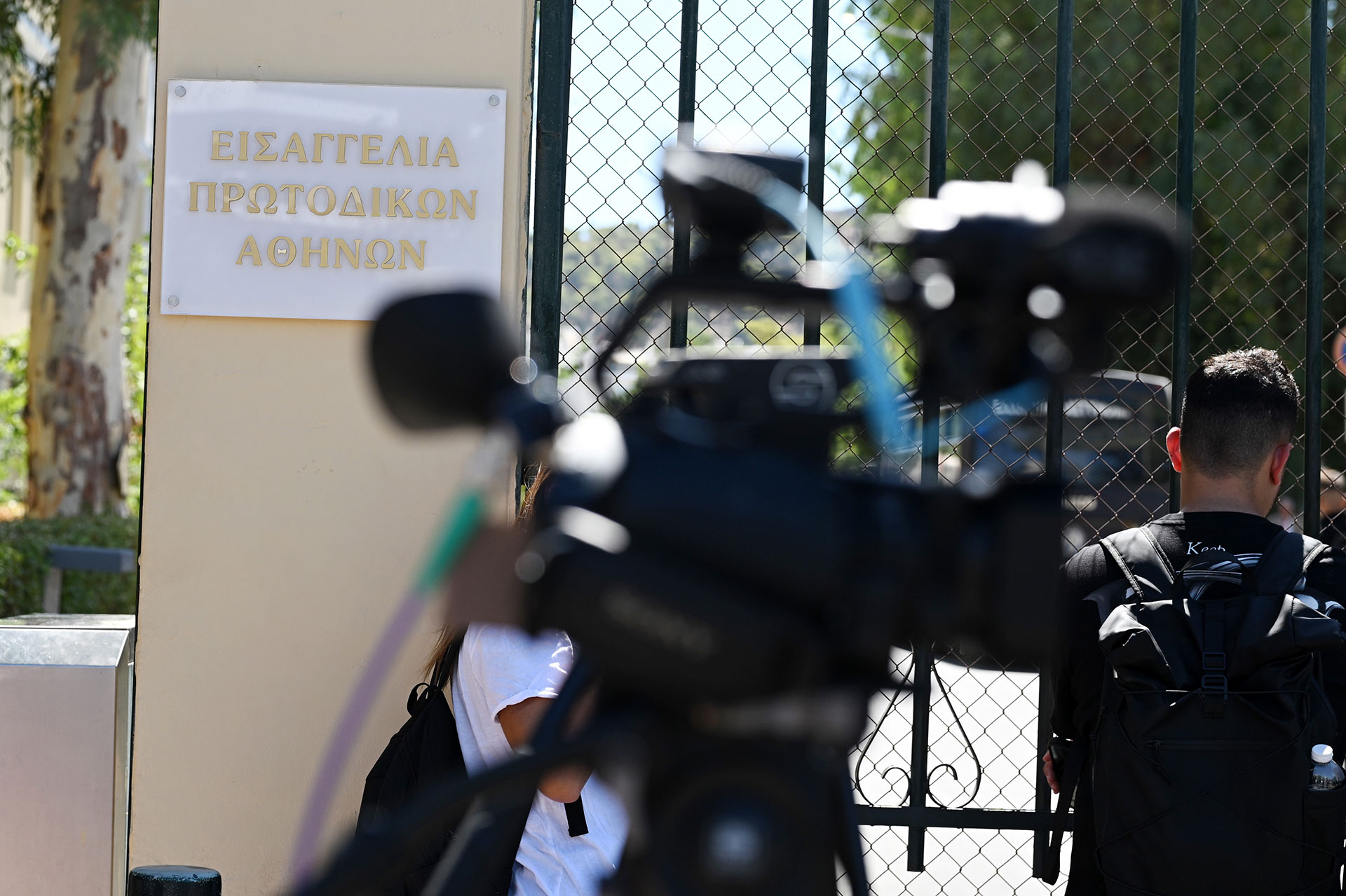 Σκάνδαλο στο μπάσκετ: Πάνω από 100.000 ευρώ στο σπίτι δεύτερου διαιτητή – Στην Ευελπίδων οι έξι συλληφθέντες