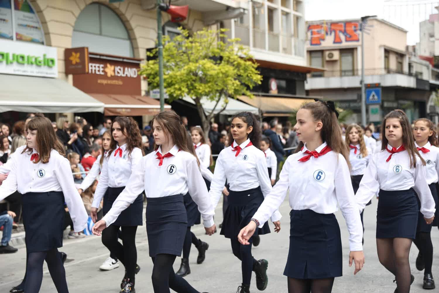 28η Οκτωβρίου: Κανονικά οι παρελάσεις σε Λάρισα, Τρίκαλα και Καρδίτσα – Ματαιώνονται σε Μαγνησία και Σποράδες