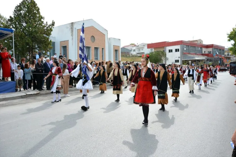 Σε ποιούς δήμους της ΠΕ Λάρισας ματαιώνονται λόγω βροχής οι παρελάσεις