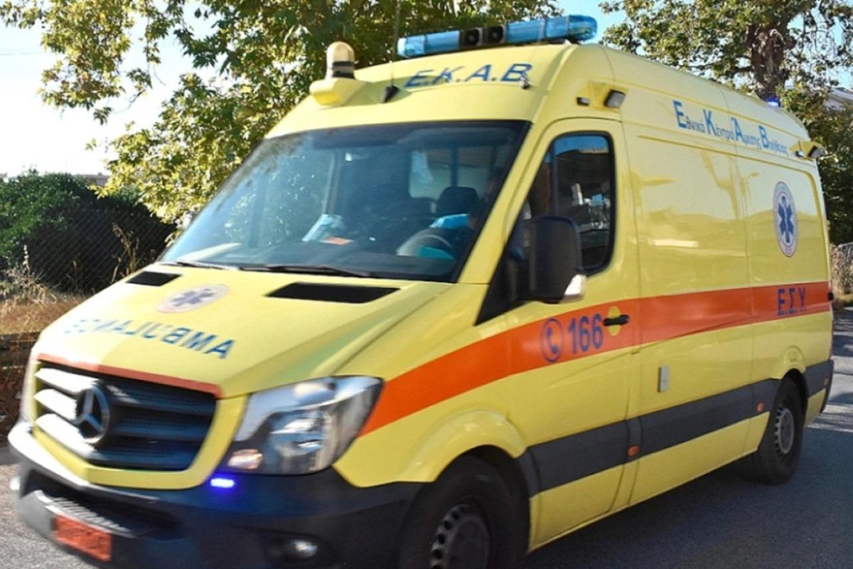 Λάρισα: Γέννησε μέσα στο ασθενοφόρο καθ’ οδόν προς το νοσοκομείο – Η απρόσμενη εξέλιξη της διακομιδής
