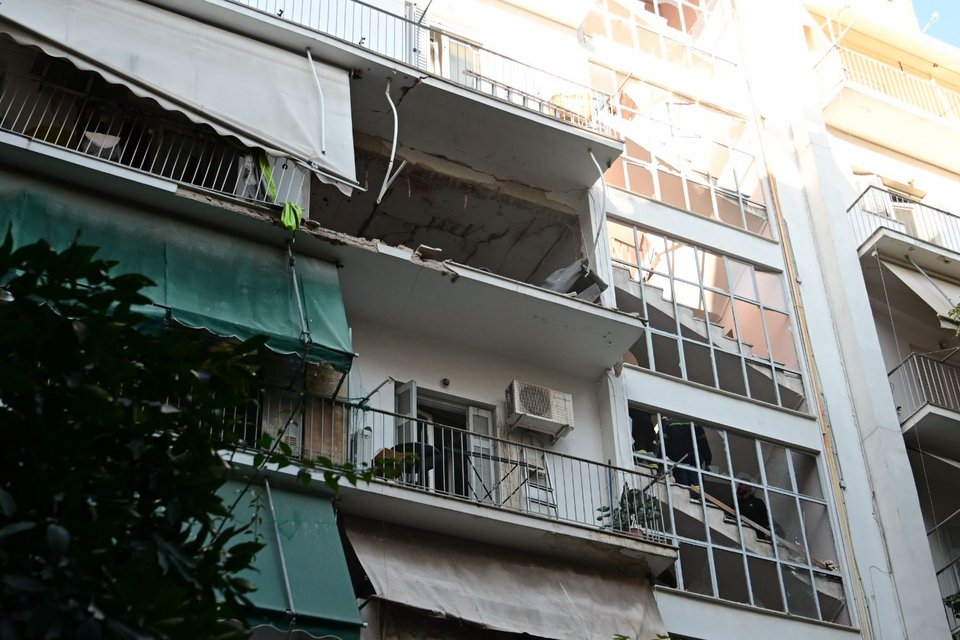 Με άρωμα τρομοκρατίας η έκρηξη στο διαμέρισμα στους Αμπελόκηπους -Έφτιαχναν εκρηκτικό μηχανισμό, βρέθηκε όπλο