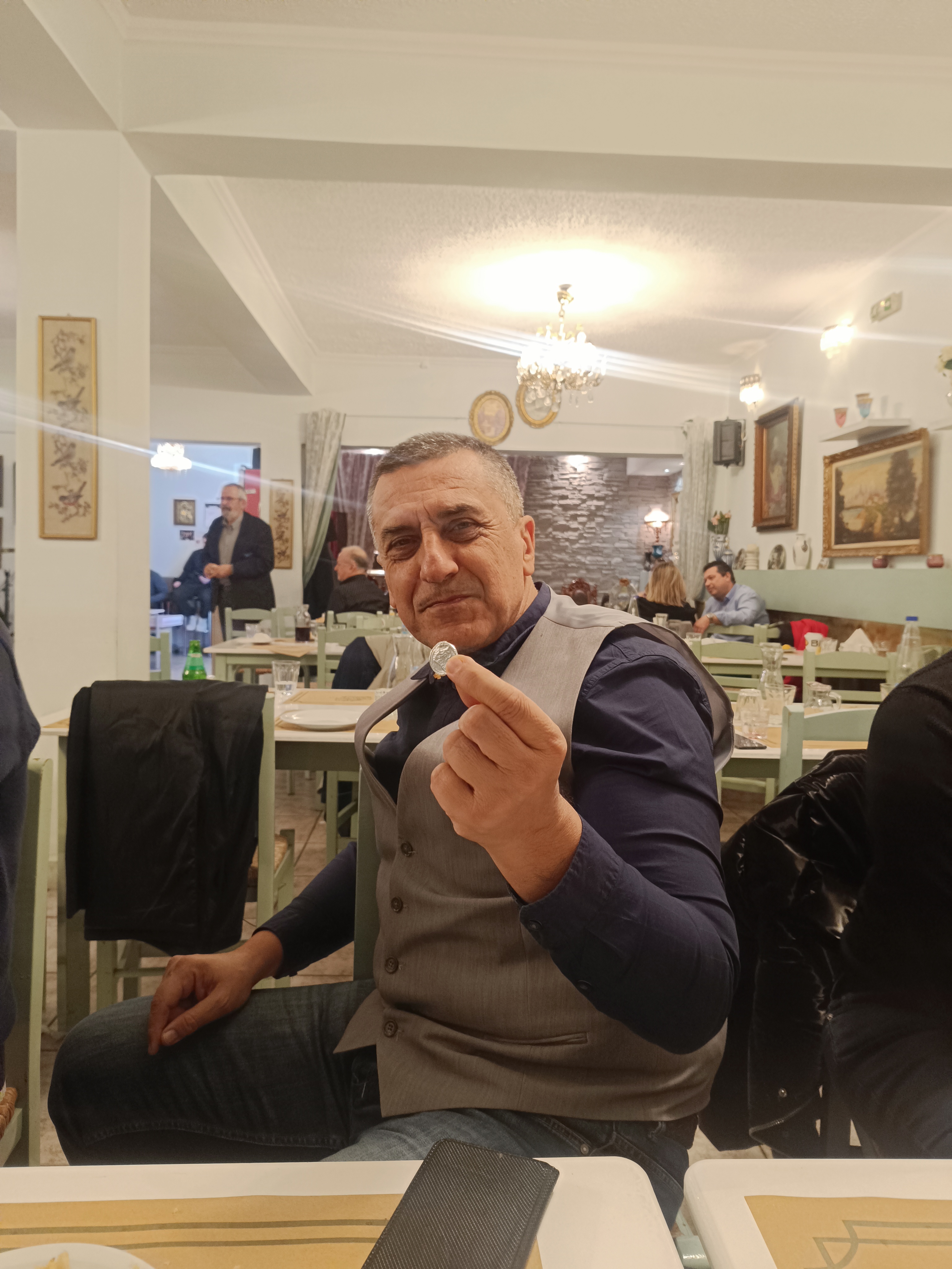 Η  Παράταξη “Πρωτοβουλία” έκοψε την πρωτοχρονιάτικη πίτα  Τυχερός της βραδιάς ο Περιφερειάρχης Δημήτρης Κουρέτας