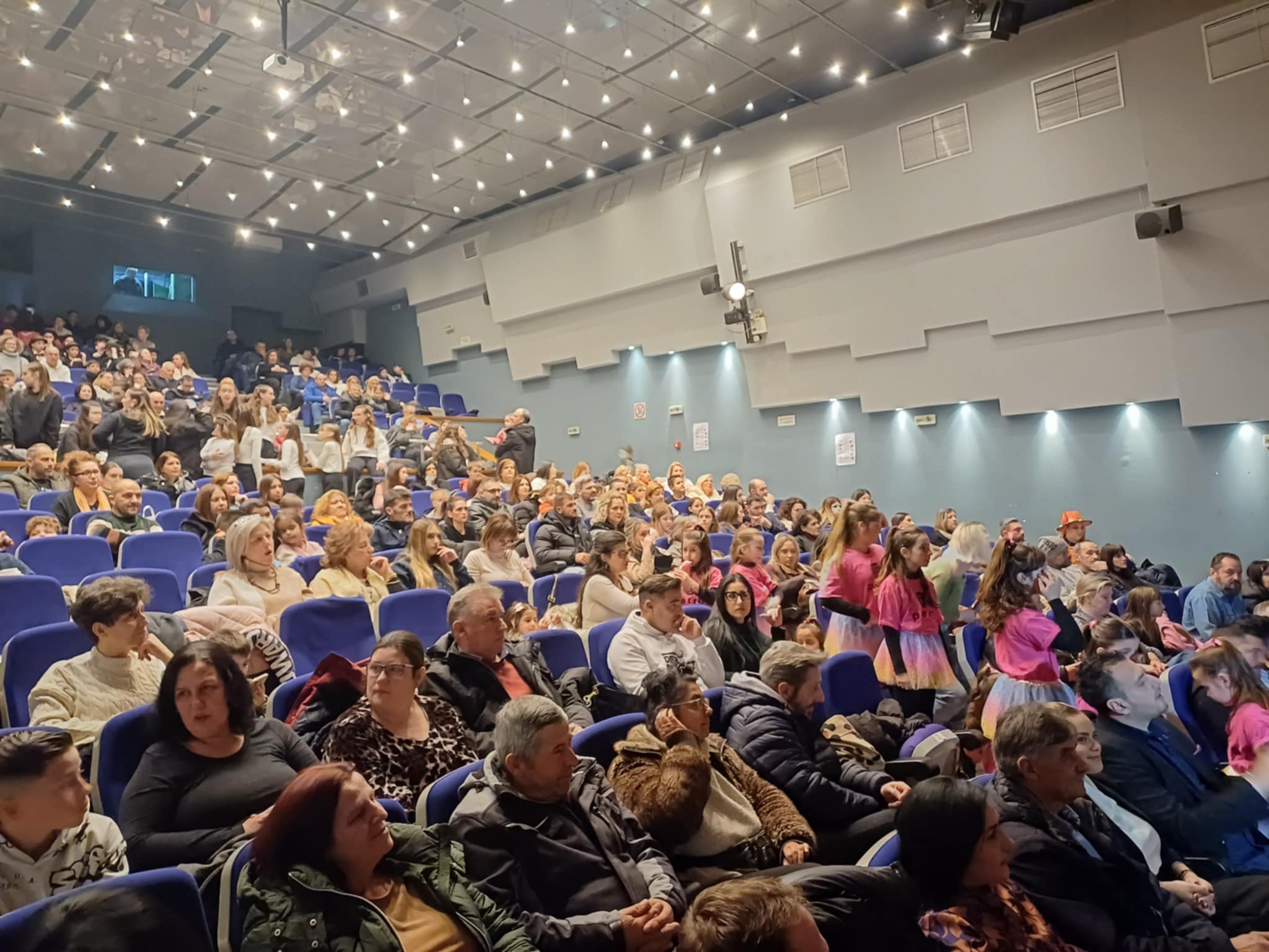 Με Νίκο Ζιώγαλα άνοιξε απόψε η αυλαία των καρναβαλικών εκδηλώσεων στον Τύρναβο (ΦΩΤΟ-ΒΙΝΤΕΟ)