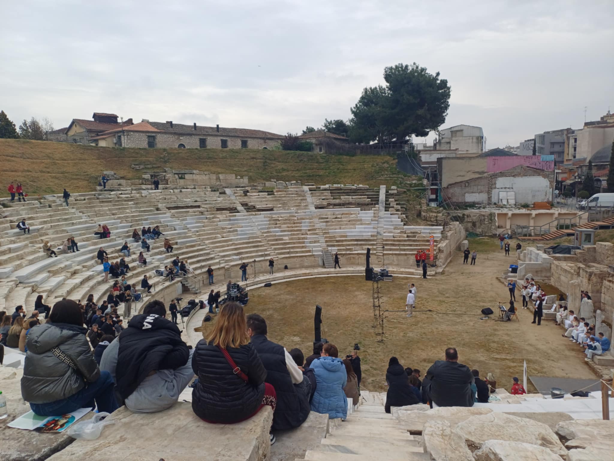 Μαθητές έδωσαν ξανά ζωή στο αρχαίο θέατρο της Λάρισας - έναρξη του φεστιβάλ «Εφήβων Δρώμενα» (ΦΩΤΟ+video)