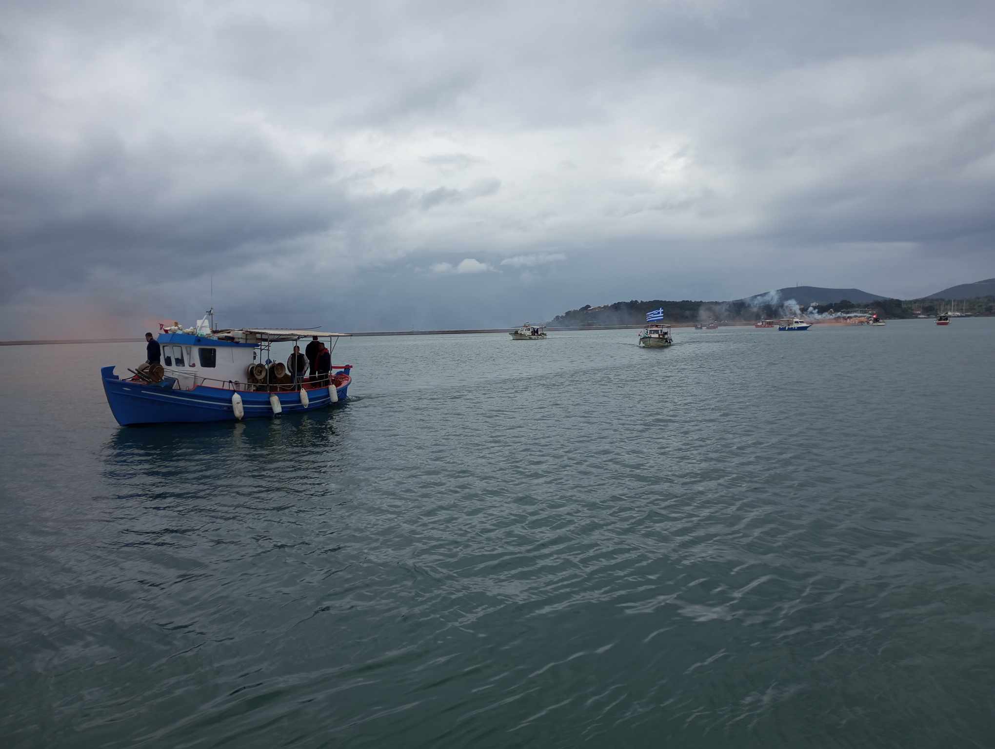 Παράκτιοι αλιείς Βόλου: “Βάζουν ταφόπλακα στον κλάδο εκτοξεύοντας τα κόστη με τον νέο νόμο”