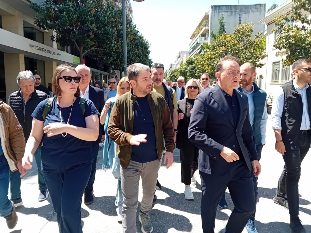 Ανδρουλάκης από Τρίκαλα: Το αφήγημα της κυβέρνησης της ΝΔ για «ήρεμα νερά» είναι παραμύθι για λίγους
