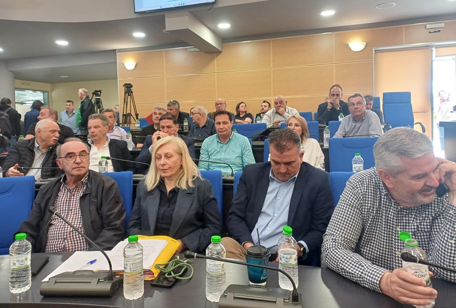 Ευρεία σύσκεψη υπό τον Ευ. Τουρνά: «Μέλημα να σβήνουμε τις φωτιές τη μέρα που ξεκινούν»
