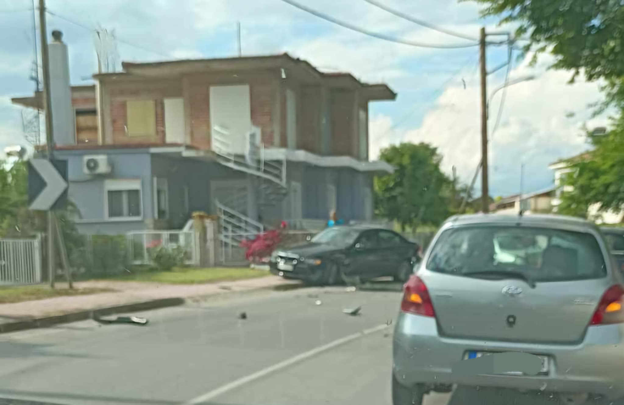 Σφοδρή σύγκρουση τριών οχημάτων στη Νίκαια-με έναν τραυματία (ΦΩΤΟ)