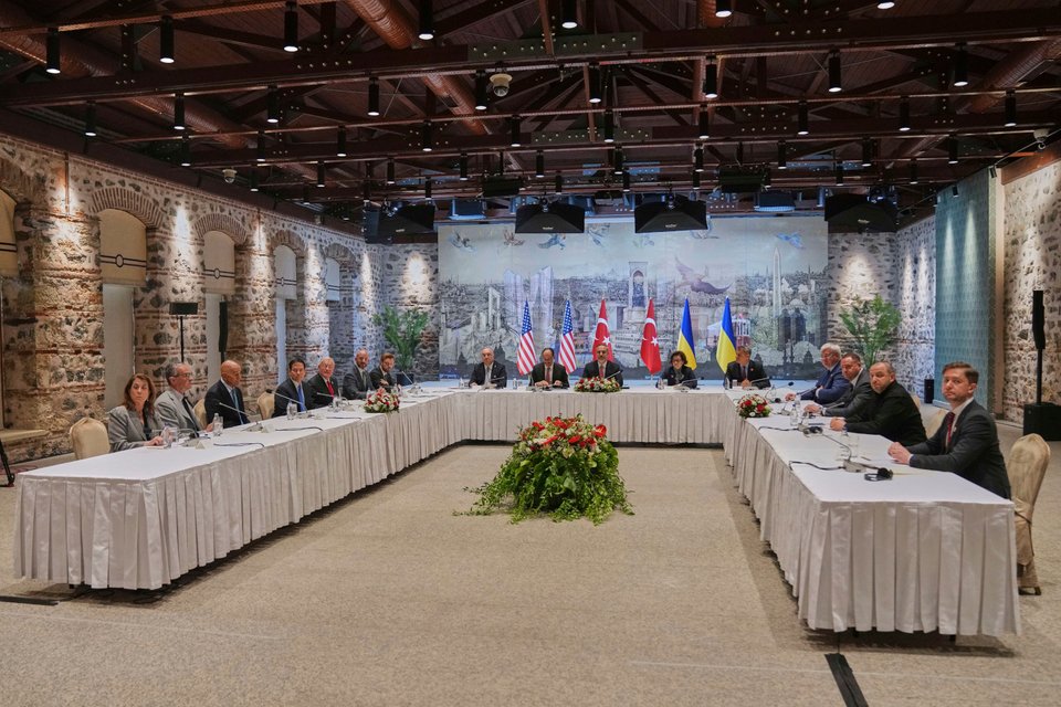 Τραμπ: Θα μιλήσω τηλεφωνικά με Πούτιν και Ζελένσκι τη Δευτέρα -Για να σταματήσει αυτό το λουτρό αίματος