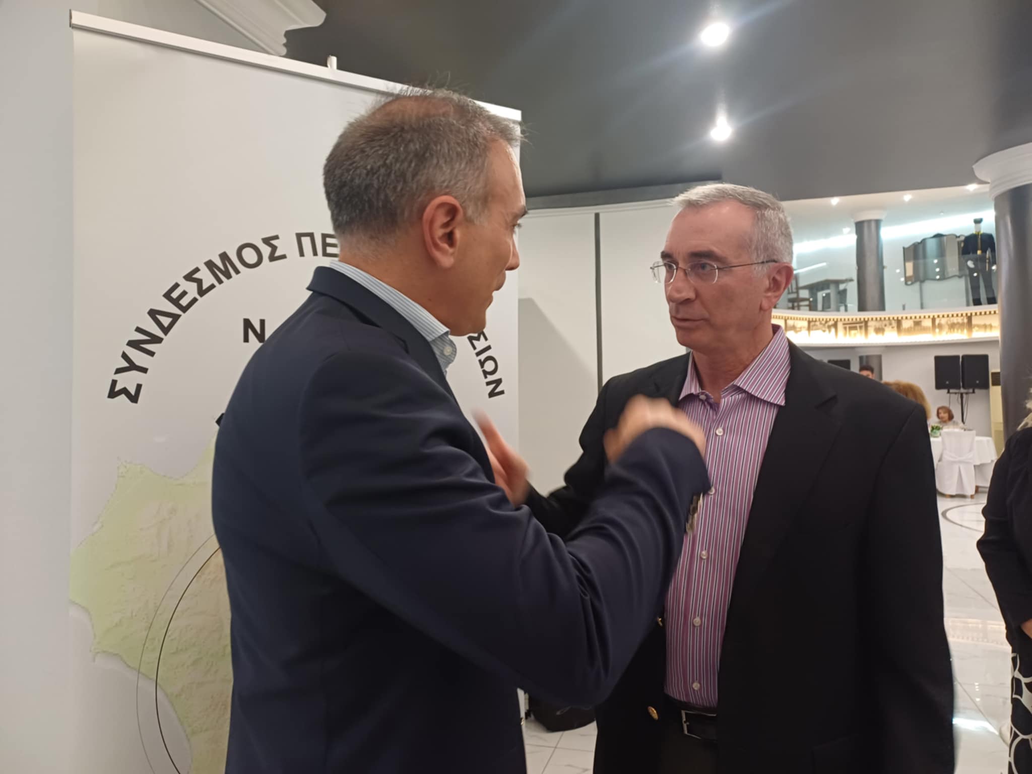 Φίλης από Λάρισα: Κύμα Ιρανών προσφύγων στην Ελλάδα, πλήγματα σε αμαρικανικές βάσεις στη χώρα και αύξηση τιμών πετρελαίου (