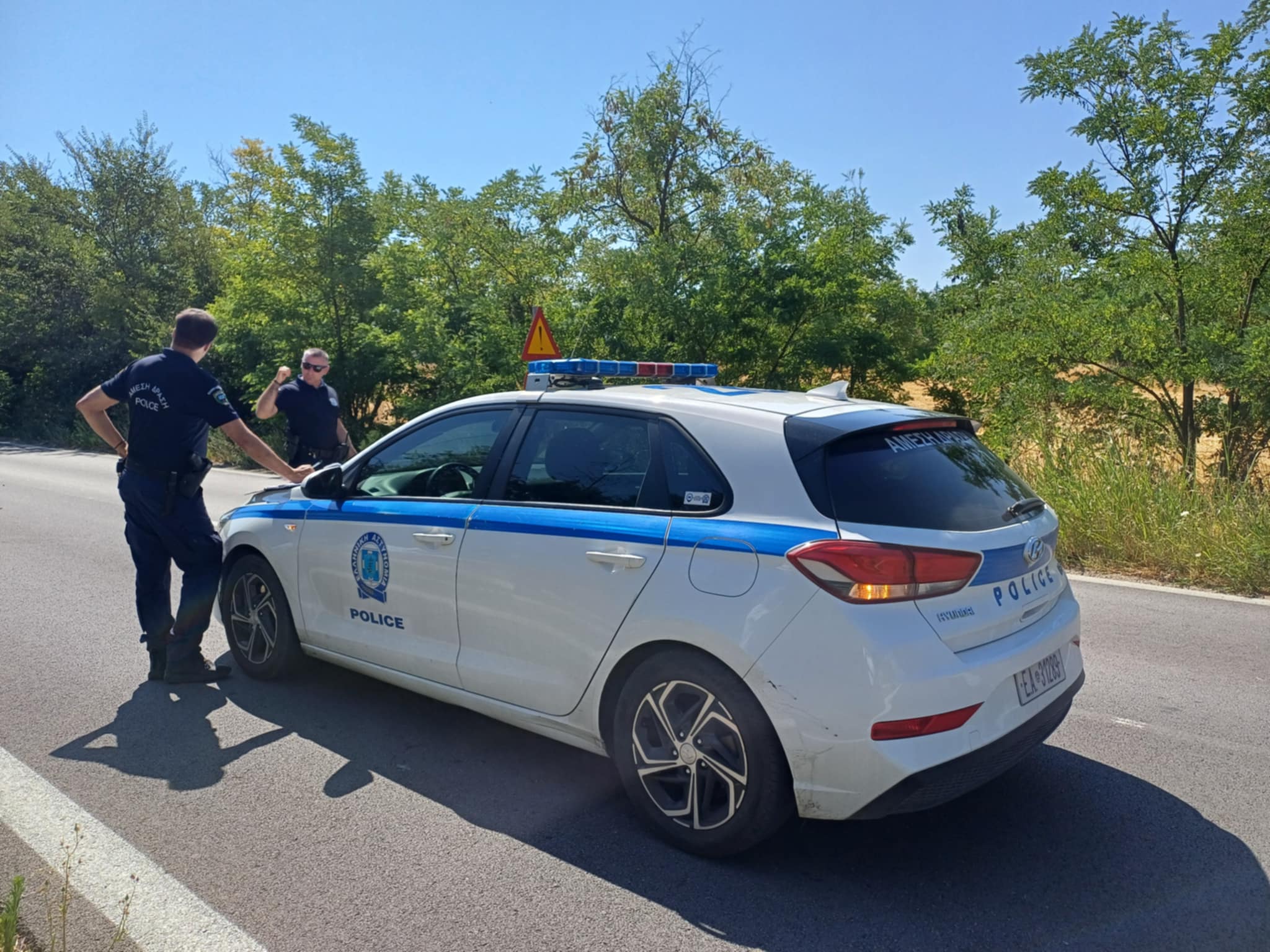 Τραγωδία λίγο εξω από τη Λάρισα: Νεκρή οδηγός-το αυτοκίνητό της έπεσε σε κολόνα (ΦΩΤΟ)