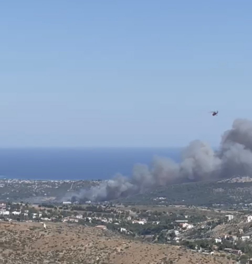 Φωτιά τώρα στη Ραφήνα - Μήνυμα 112 για εκκένωση τριών περιοχών -Κλειστή η λεωφόρος Μαραθώνος