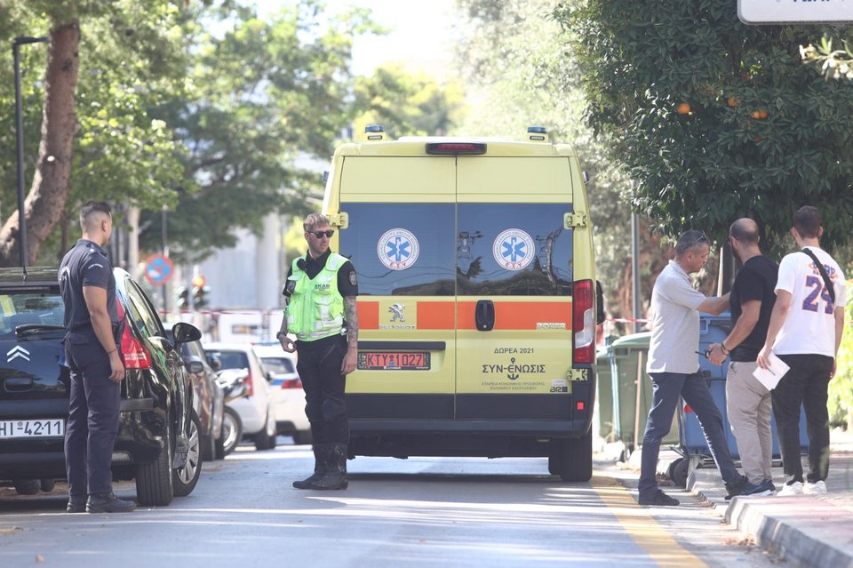 Έγκλημα στην Αγία Παρασκευή: Γάζωσαν άνδρα μέρα μεσημέρι -Τον πυροβόλησαν 5 φορές