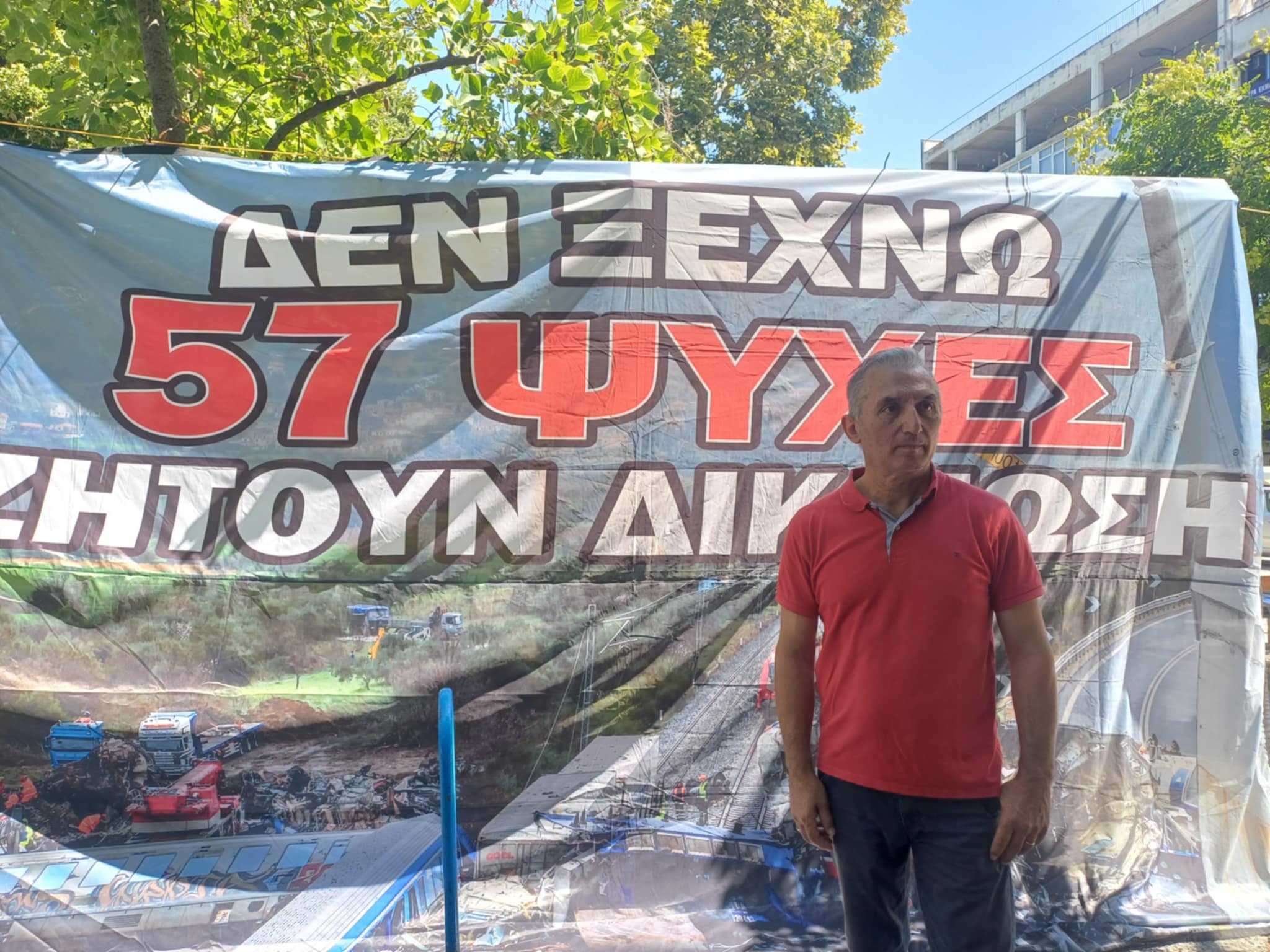 Στη Λάρισα για τη συλλογή υπογραφών ο Χρήστος Κωνσταντινίδης – «Δικαιοσύνη για τα Τέμπη»