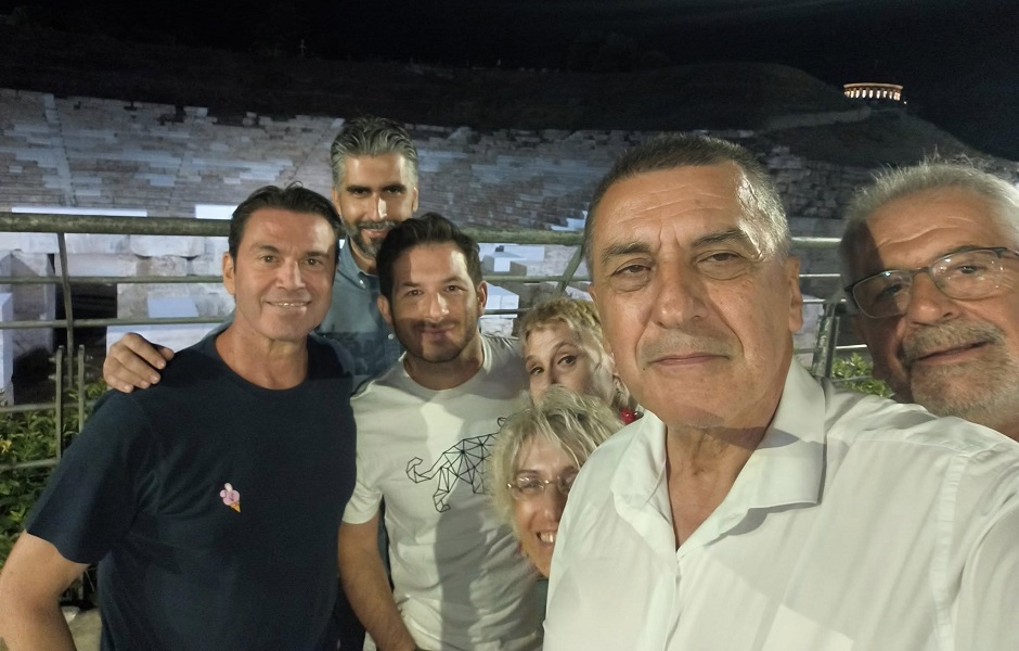 Κουρέτας: 4000 Λαρισαίοι χθες βραδυ στο πάρκο Χατζηχαλάρ στη συναυλία Φραγκούλη, Περρή