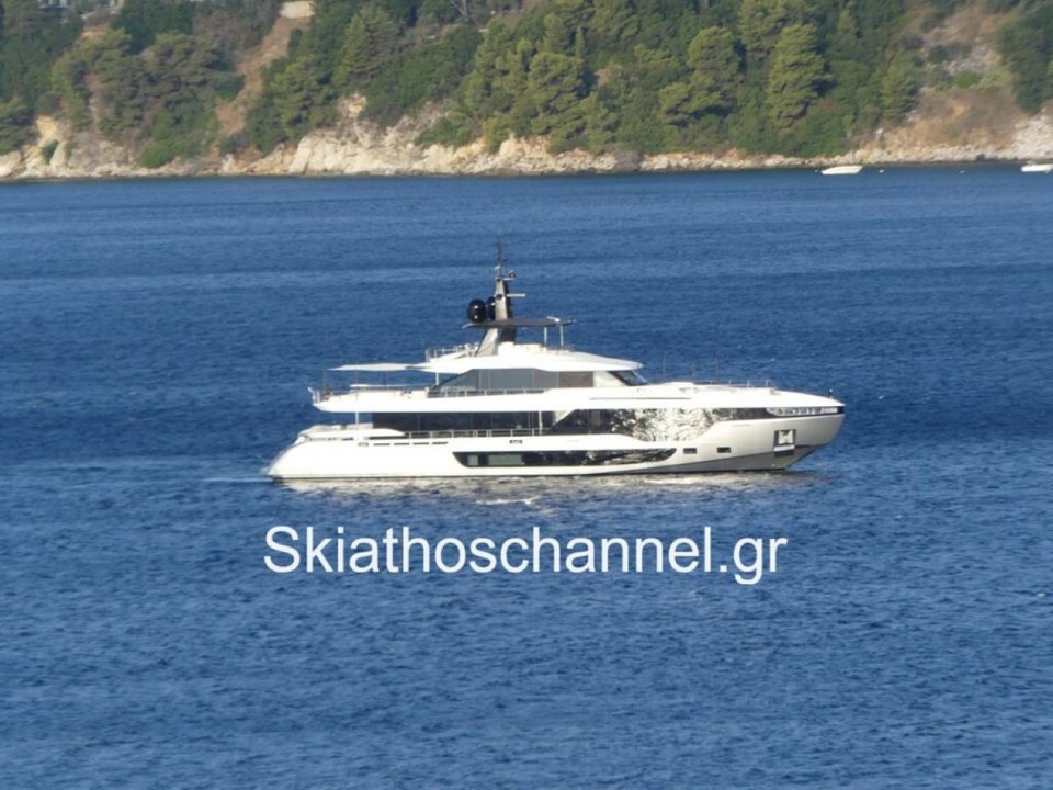 Στη Σκιάθο ο Κριστιάνο Ρονάλντο -Χαλαρώνει με τη σύντροφό του στο πολυτελές γιοτ τους [εικόνες, βίντεο]