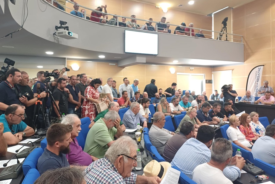 Έγγραφο στο ΥΠΑΑΤ μέχρι την Πέμπτη και πανελλαδικό συλλαλητήριο κτηνοτρόφων στο Μαξίμου (ΦΩΤΟ)
