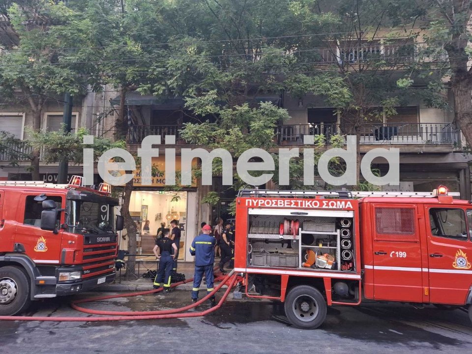 Κάηκε το σπίτι του Πέτρου Φιλιππίδη στην Πατησίων -Ήταν μέσα στο διαμέρισμα, πήρε ο ίδιος τηλέφωνο το 100 [βίντεο]