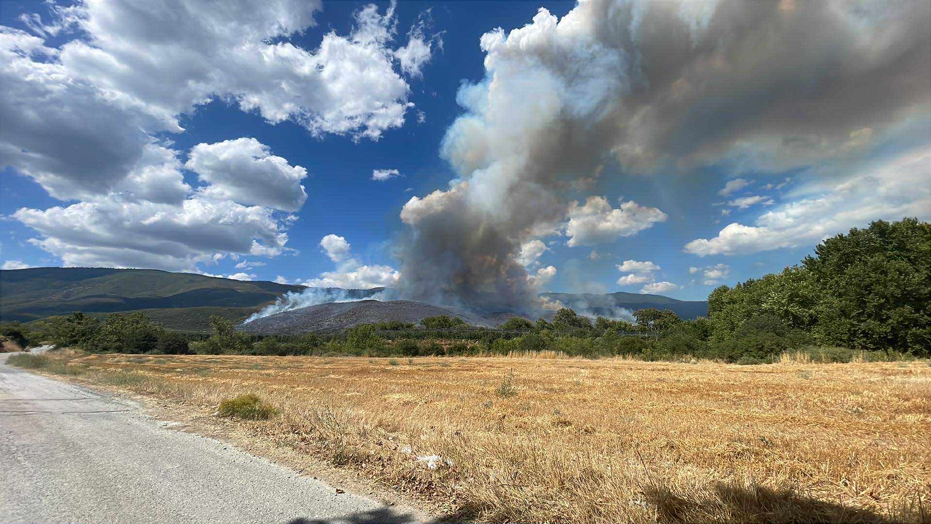 Υπό έλεγχο μετά πό μεγάλη μάχη  η φωτιά στην Αγιά  απειλήθηκε η Ανατολή