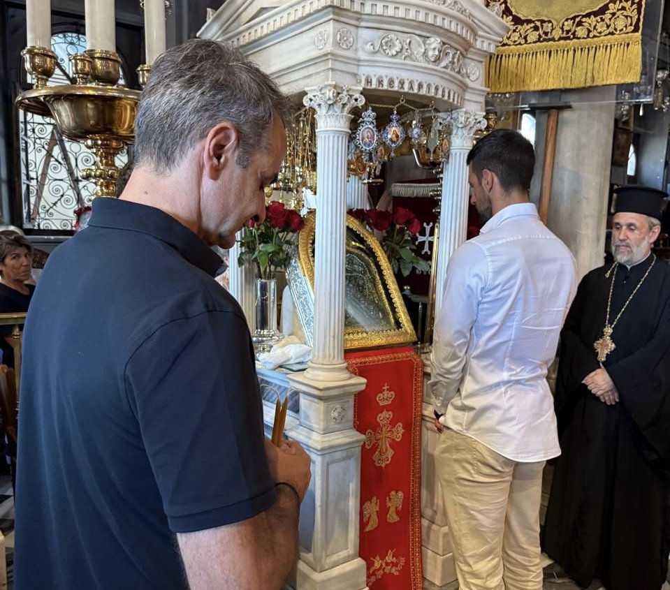 Στην Παναγιά της Τήνου Μητσοτάκης και Τζόκοβιτς -Προσκύνησαν την εικόνα της Μεγαλόχαρης