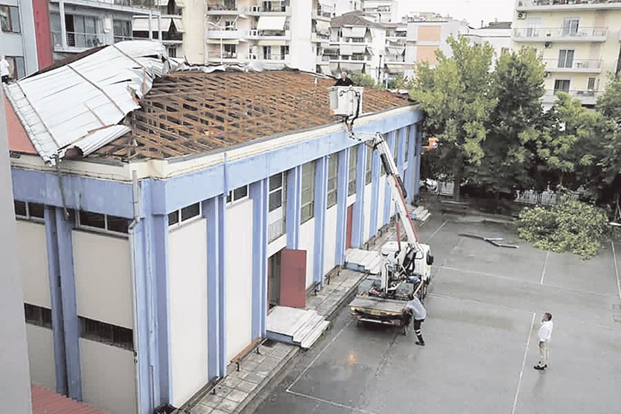 Δήμος Λαρισαίων: Ξεκίνησαν οι εργασίες αποκατάστασης της στέγης του Γυμναστηρίου στο 5ο Γυμνάσιο – Λύκειο