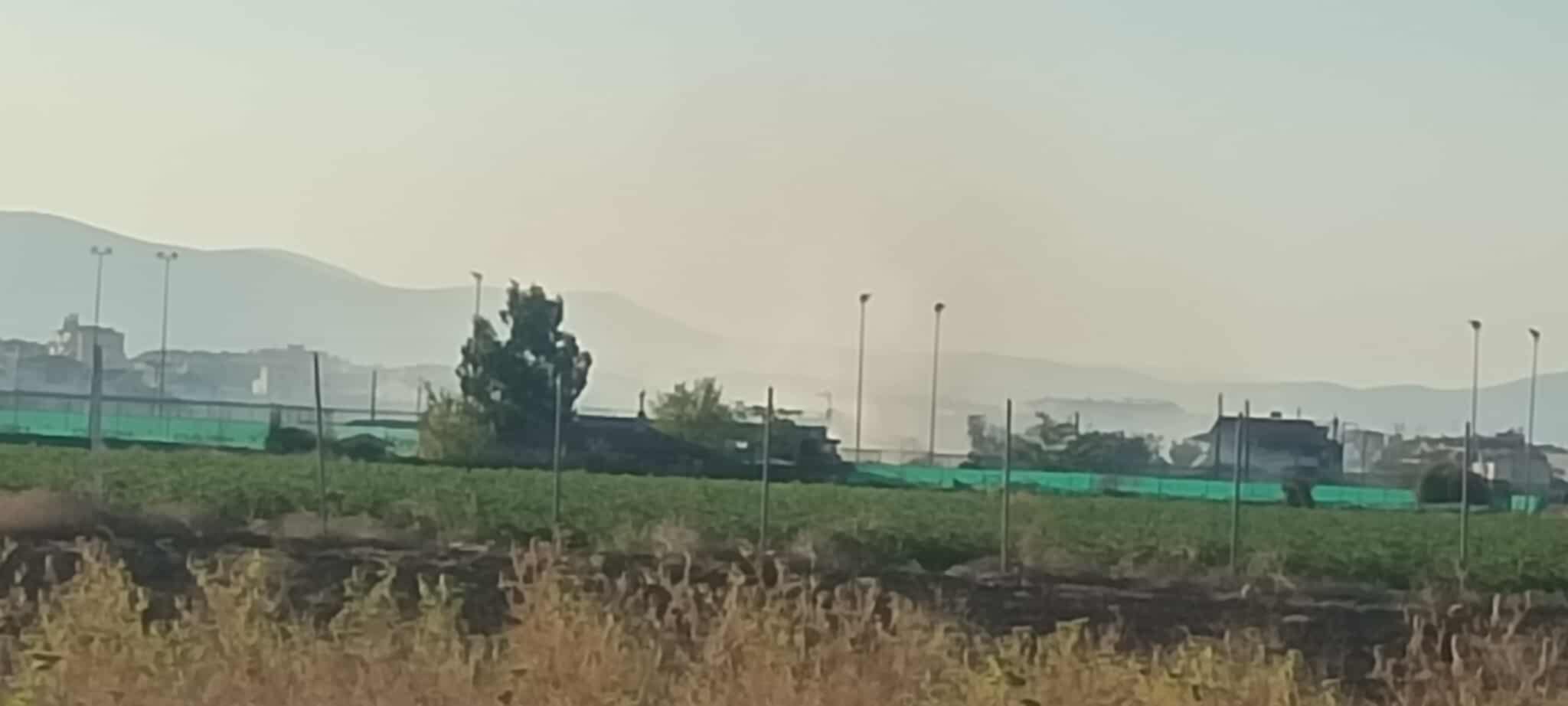 Συναγερμός στην Πυροσβεστική Λάρισας για φωτιά σε ξερά χόρτα στην περιοχή της Τούμπας