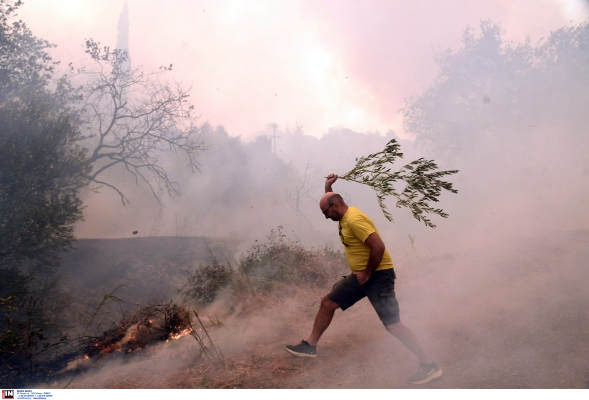 Η φωτιά απειλεί την Πάτρα, δύσκολες ώρες σε Παλιά Φιλιππιάδα και Χίο -Πύρινο μέτωπο και στην Ηλεία