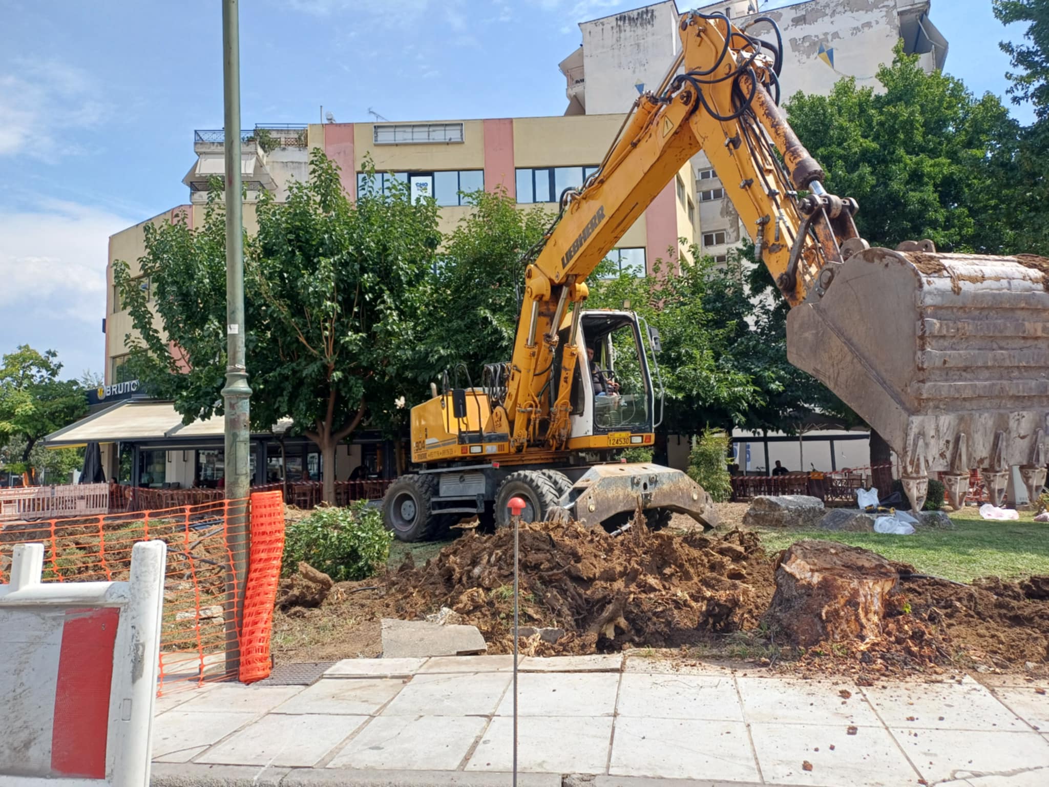 Ξεκίνησαν οι προπαρασκευαστικές εργασίες για τον κόμβο στη συμβολή Ηρώων Πολυτεχνείου και Φαρσάλων (ΦΩΤΟ)