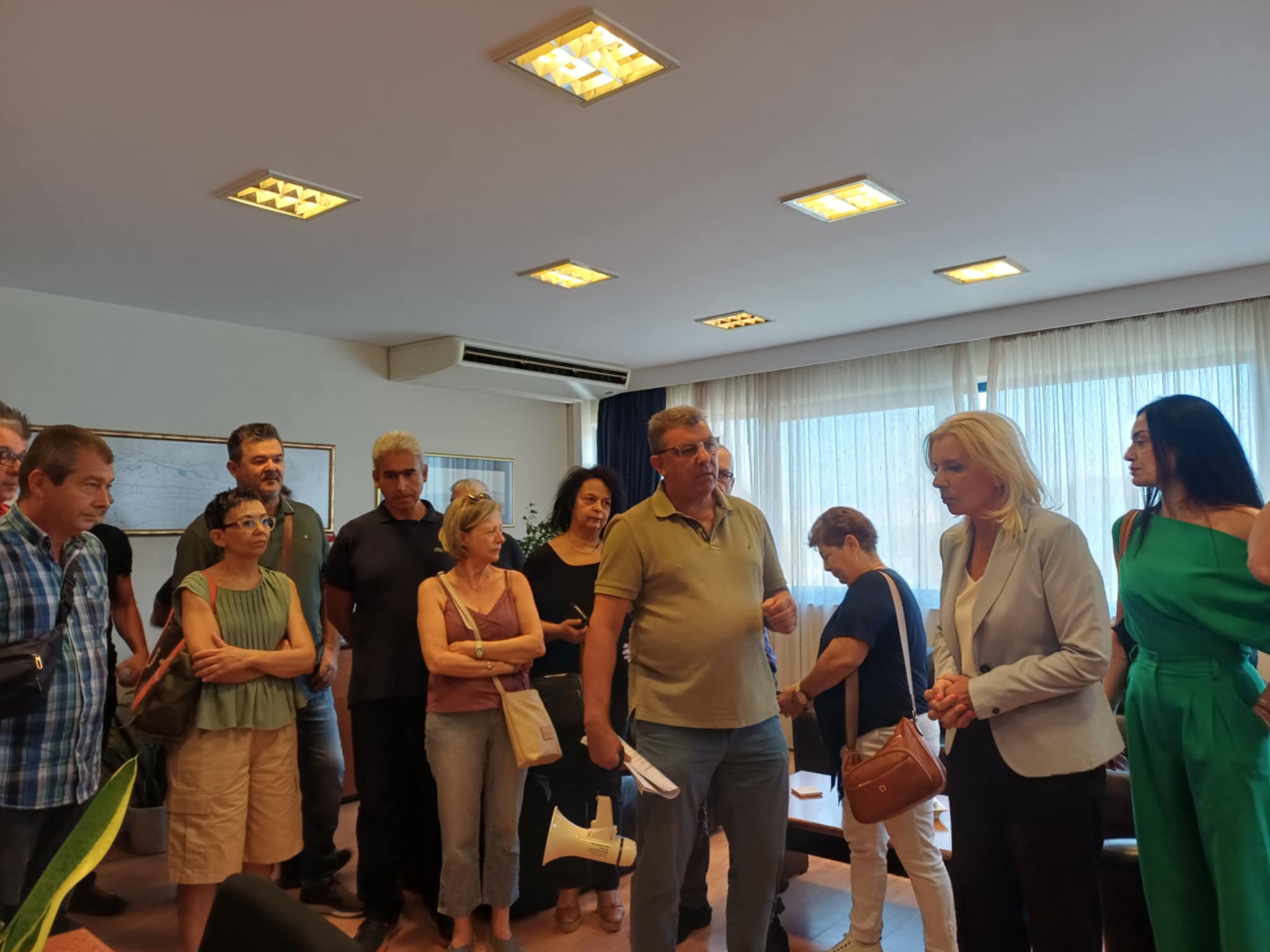 Απεργιακή συγκέντρωση δημοσίων υπαλλήλων Λάρισας στην Αποκεντρωμένη ενάντια στο νέο πειθαρχικό (ΦΩΤΟ+video)